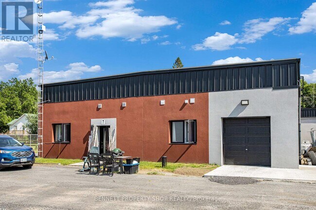 Photo du bâtiment - 3880-3880 County Rd 7