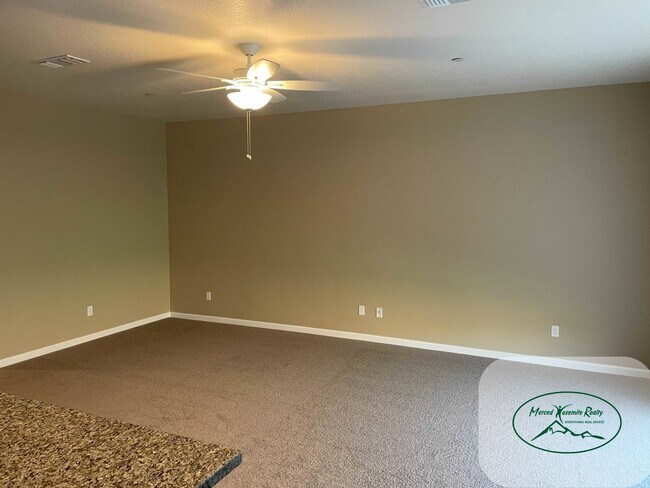 Foto del edificio - New Home!Vacant- Must Apply to schedule vi...