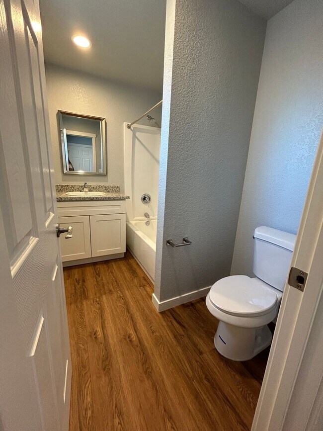 Building Photo - Free October Rent! New 2 Bed/2 Bath Home i...