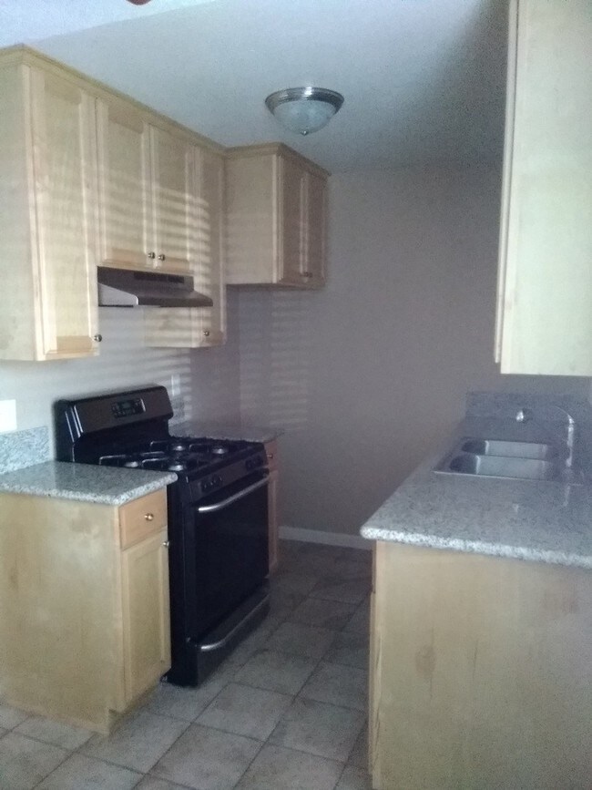 Foto del edificio - 16133 Woodruff Ave