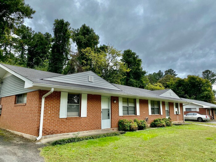 Primary Photo - 2Bed/1Bath Duplex Off Bonny Oaks