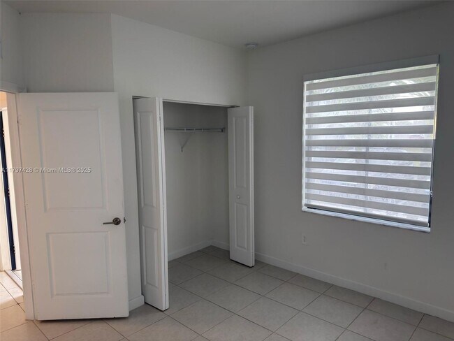Foto del edificio - 11879 SW 247th Ter