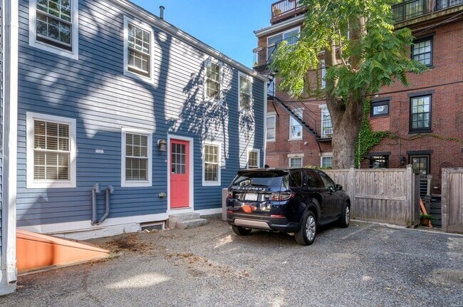 Building Photo - 59 Chestnut St
