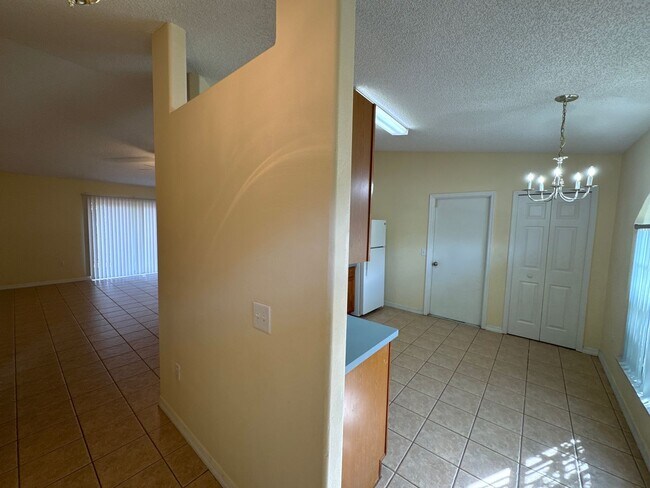 Foto del edificio - BEAUTIFUL 3-bedroom/2-bathroom HOME in Del...