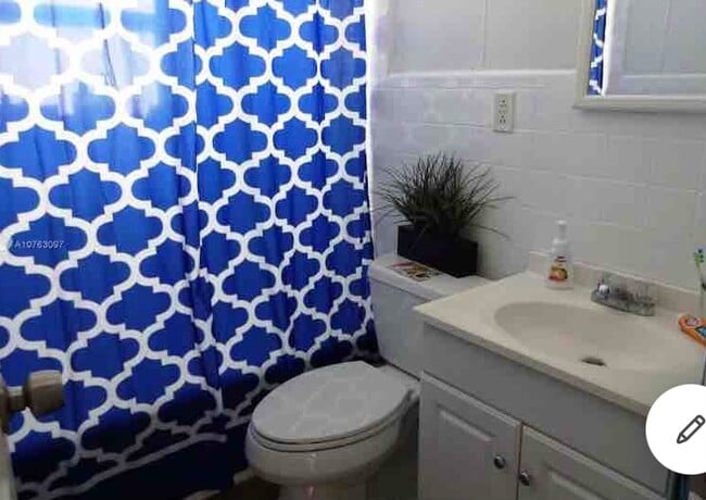 baño - 1721 Rodman St
