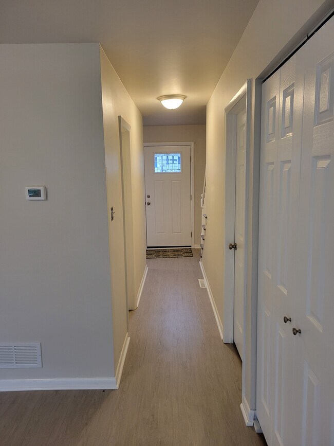 Building Photo - 15 Yorktown Ct