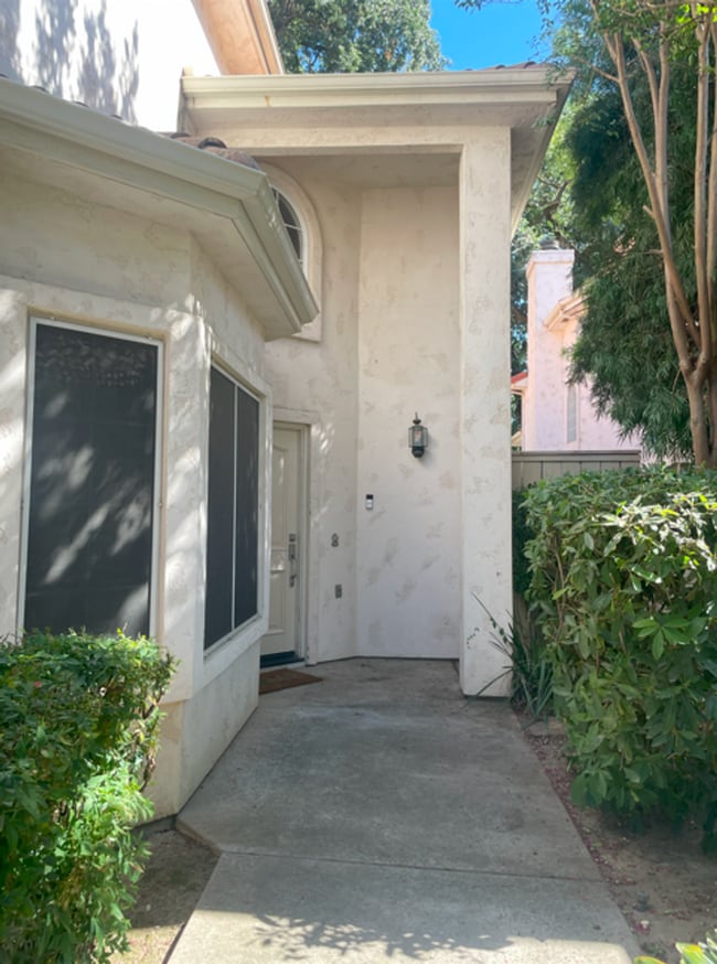 Building Photo - 1500 Scenic Dr