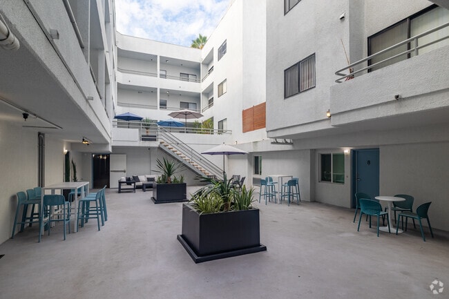 Courtyard - Terraces at La Cienega