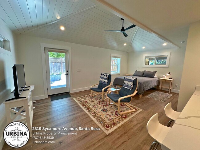 Foto del edificio - Stylish Studio Retreat in Santa Rosa with ...