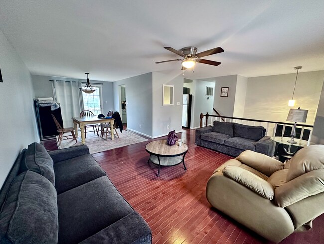 Foto del edificio - 10612 Holleybrooke Dr