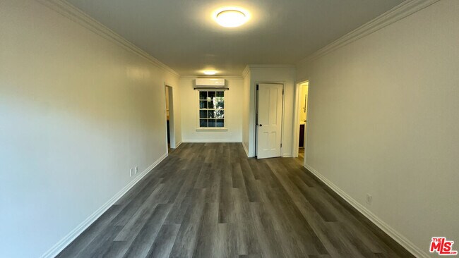 Foto del edificio - 4950 Beverly Blvd