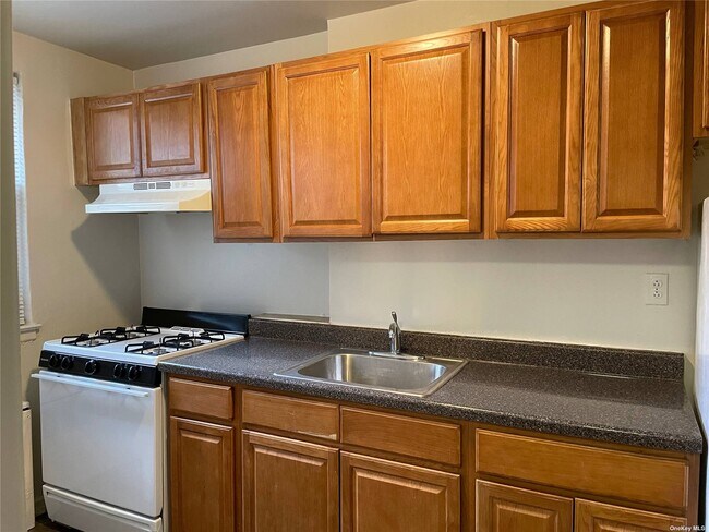 Building Photo - 110 Division Ave