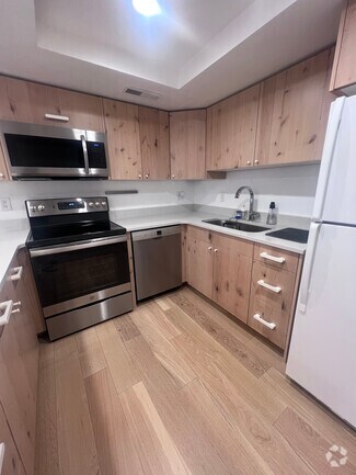 Building Photo - 136 E 400 N