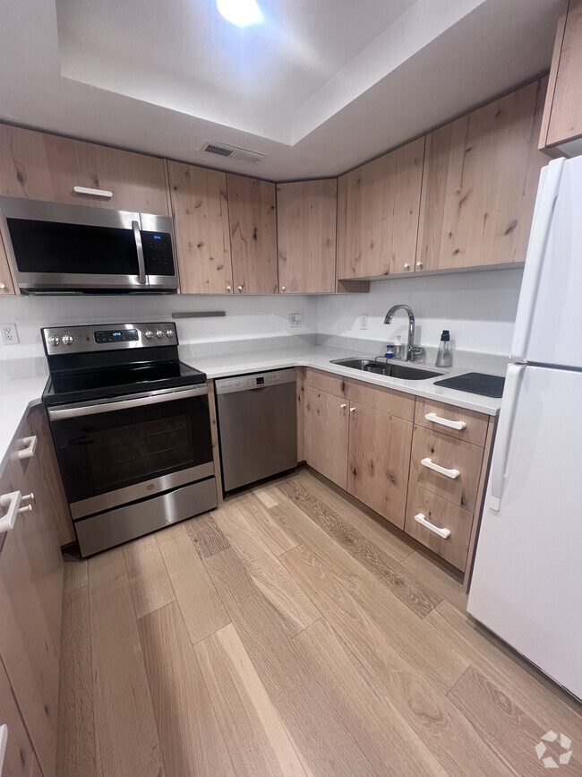 Building Photo - 136 E 400 N