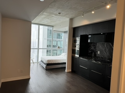 Building Photo - 88 Blue Jays Way