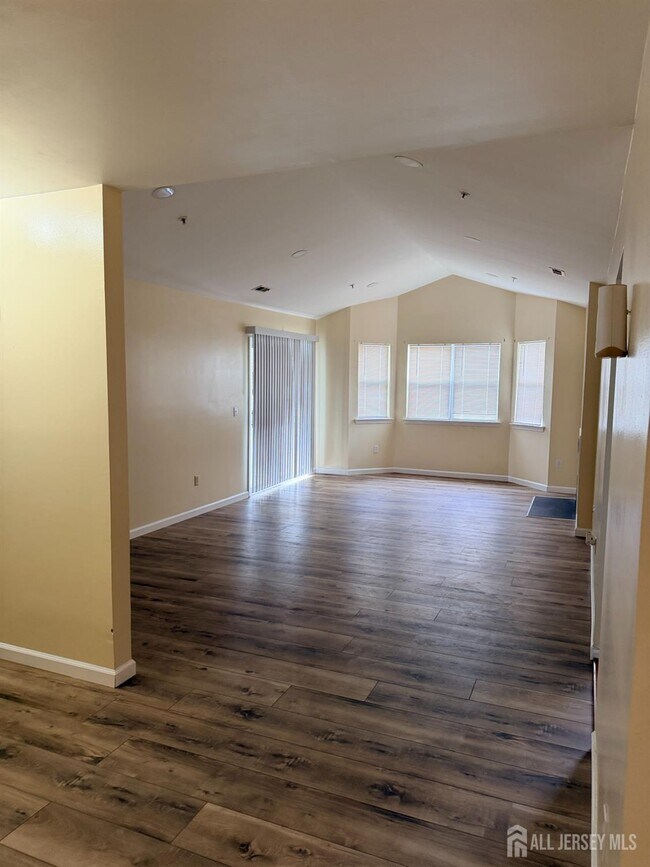 Foto del edificio - 343 Ventnor Ct