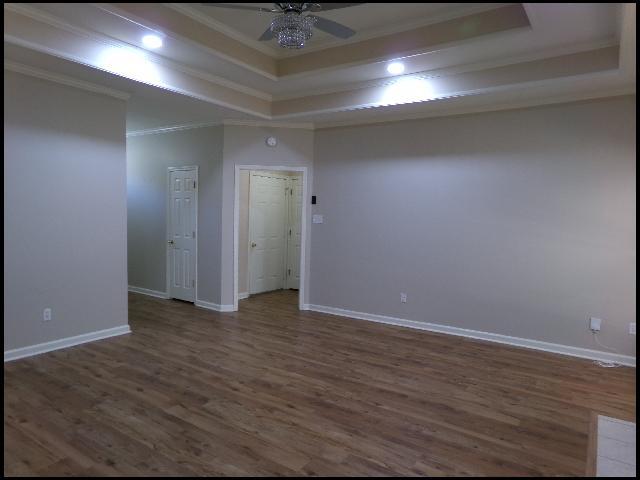 Foto del edificio - 12915 Misty Creek Dr