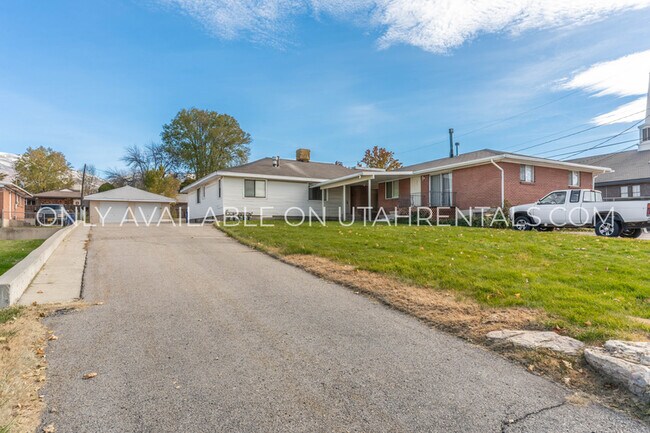 Building Photo - 2233 S 200 W