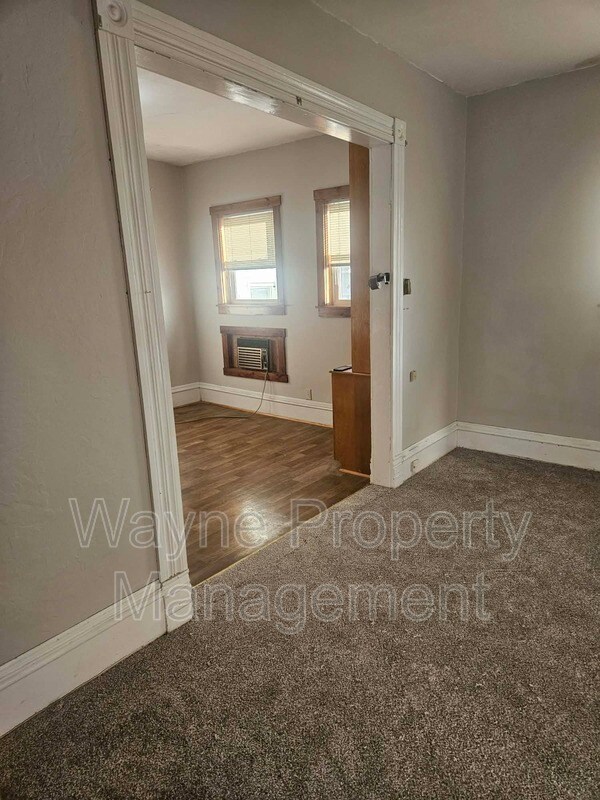 Foto del edificio - 516 N Cadwell Ave