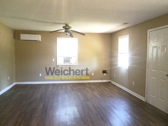 Foto del edificio - Spacious 4BR Home – Walk-In Closet & W/D Hookups
