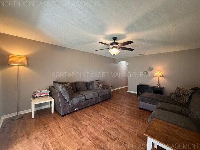 Foto del edificio - FURNISHED Summerfield Townhome