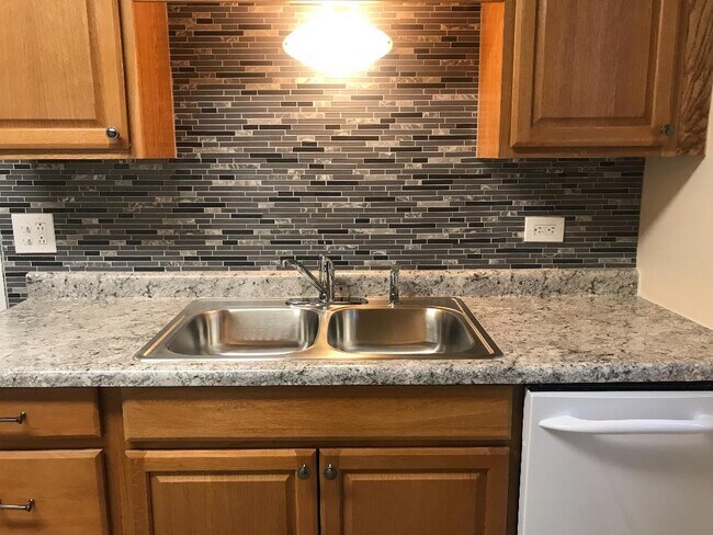 Foto del edificio - Court of Birch and Spruce Apartments