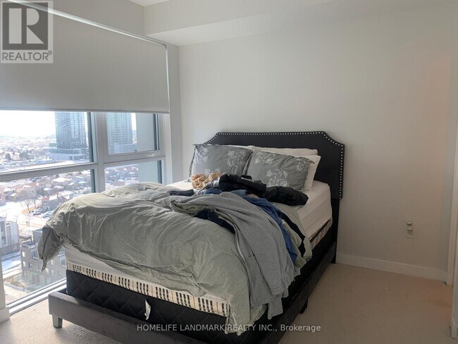 Photo du bâtiment - 4085-4085 Parkside Village Dr