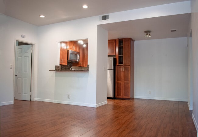 Building Photo - 12 Andarrios