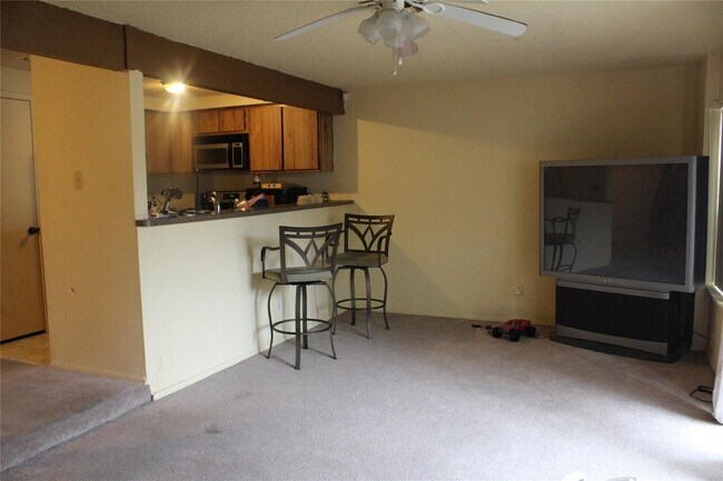 Foto del edificio - 12121 Bob White Dr