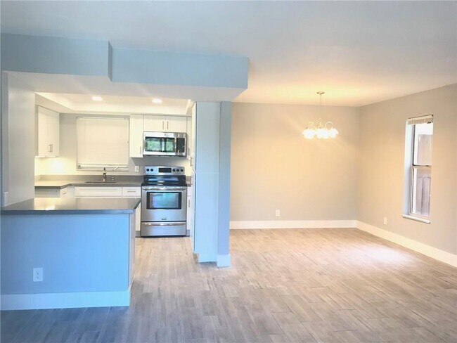 Building Photo - 3100 Riverside Dr