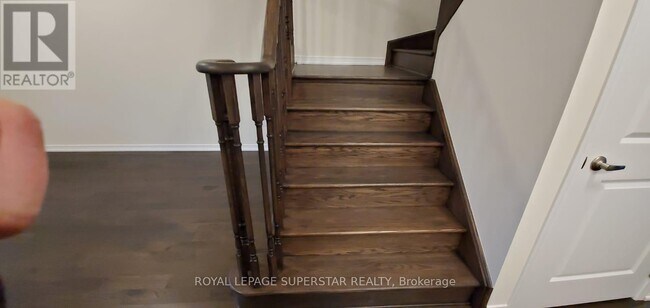 Photo du bâtiment - 71 Esther Cres