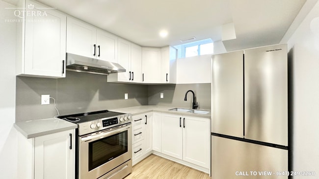 Building Photo - 1558 Somergrove Cres