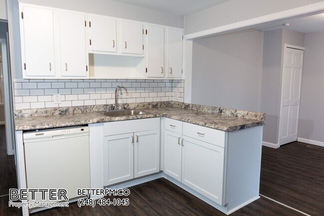 Building Photo - Tastefully Updated 2 Bedroom Home with Garage