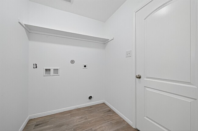 Foto del edificio - 6009 Cypress Ln