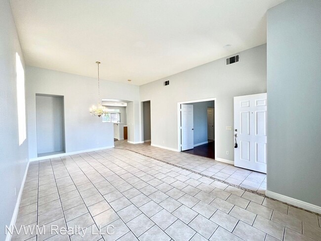 Building Photo - 4 br, 2 bath House - 512 Copper View St