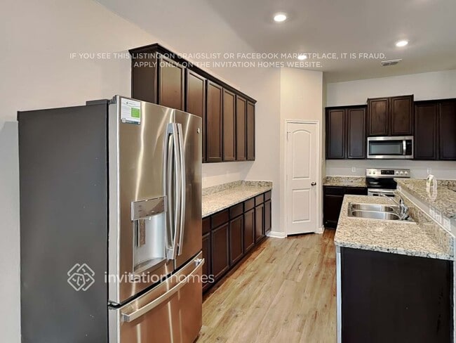 Foto del edificio - 8002 Bluewater Cove