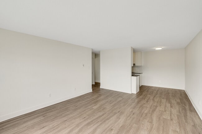 Building Photo - 531 West Bay Terrace