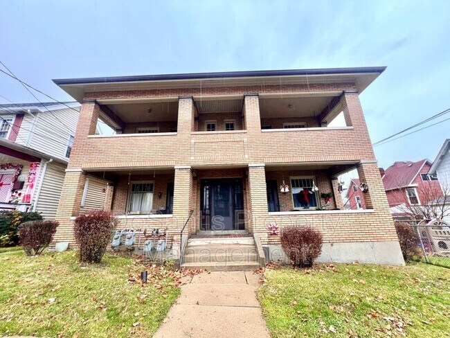 Building Photo - 808 Fleming St