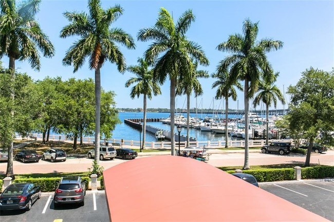 Foto del edificio - 1400 1st Ave W