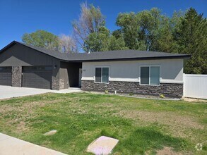 Building Photo - 102 Centennial Ct