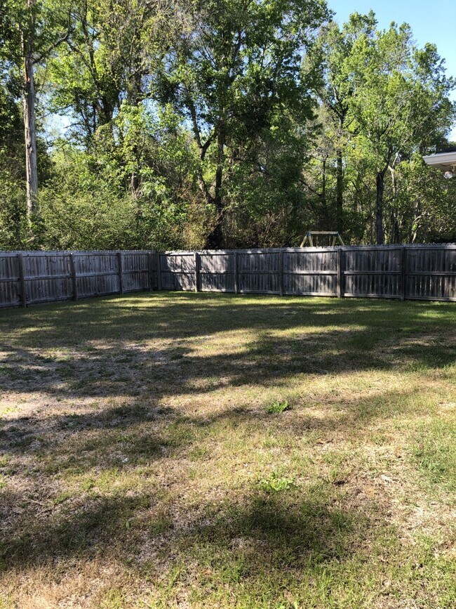 Foto del edificio - 202 Sprucepine Rd