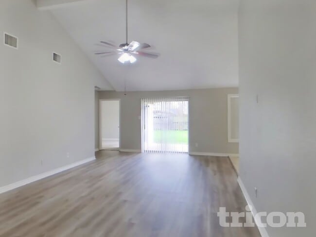 Foto del edificio - 22510 Braken Carter Ln