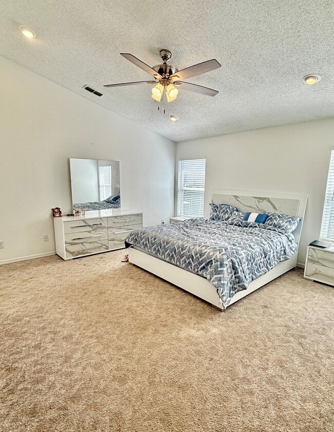 Primary Bedroom - 2414 Siward Ave