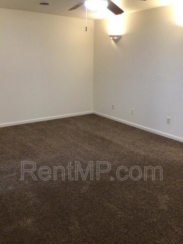 Building Photo - 722 W Broomfield -