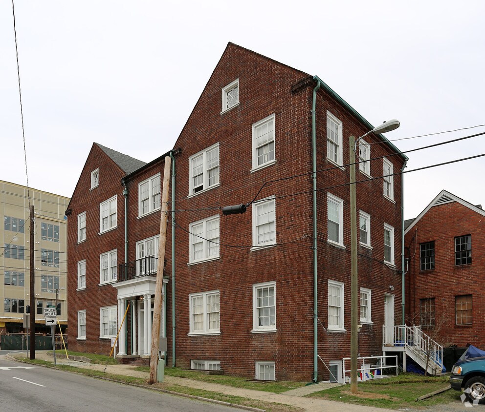 Building Photo - 602 W Chapel Hill St