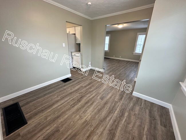 Building Photo - Newly updated 2 Bed 1 bath Home