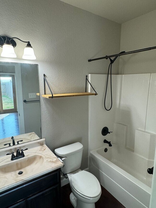 Building Photo - 3/2 in BROCK ISD - LAWN CARE INCLUDED - Pets welcome Fenced YARD