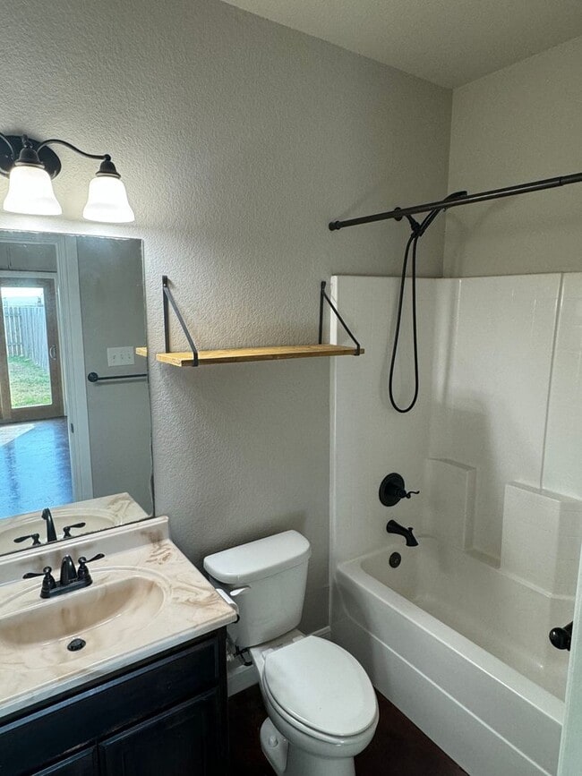 Foto del edificio - 3/2 in BROCK ISD - LAWN CARE INCLUDED - Pets welcome Fenced YARD