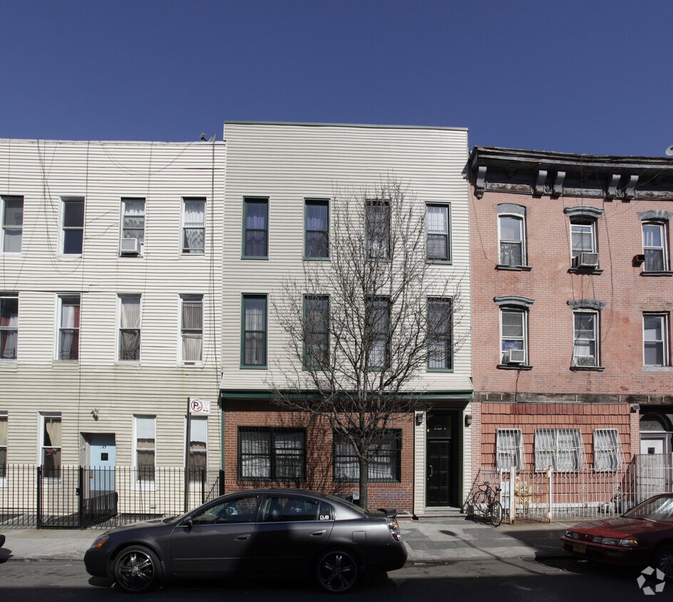 Building Photo - 191 Meserole St