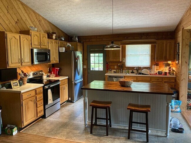 Building Photo - 3543 Dark Ridge Rd